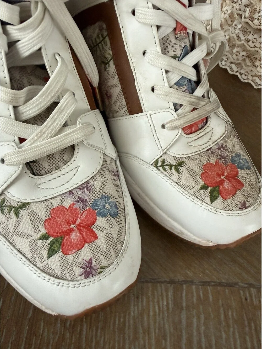Michael Kors Georgie Trainers Sneaks Size 10 Leather And Synthetic Upper Floral